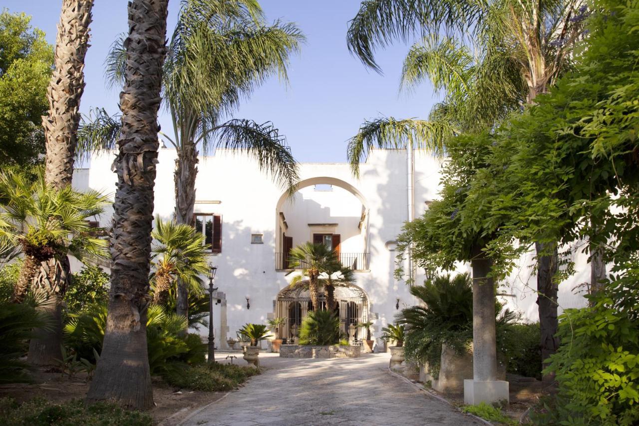 Palazzo Francesco Grassi Bed & Breakfast Aradeo Bagian luar foto