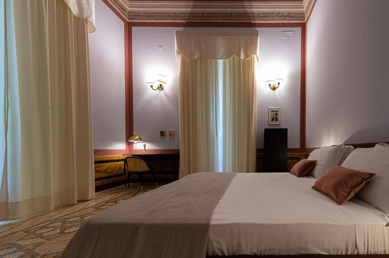 Palazzo Francesco Grassi Bed & Breakfast Aradeo Bagian luar foto