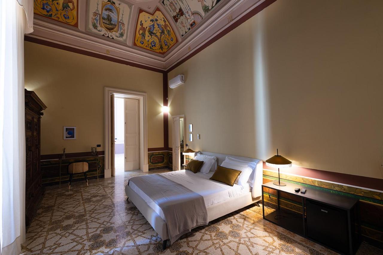 Palazzo Francesco Grassi Bed & Breakfast Aradeo Bagian luar foto