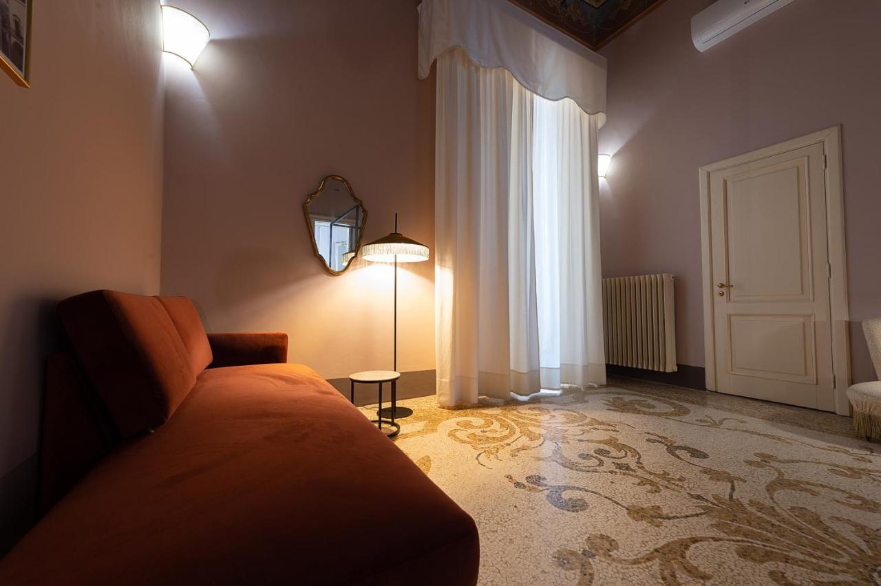 Palazzo Francesco Grassi Bed & Breakfast Aradeo Bagian luar foto