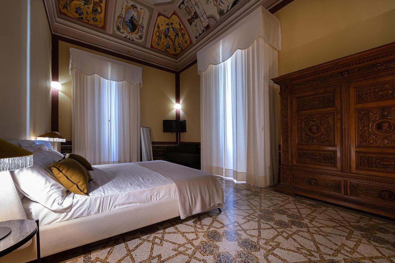 Palazzo Francesco Grassi Bed & Breakfast Aradeo Bagian luar foto