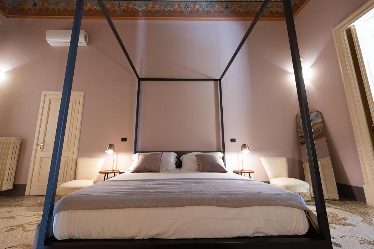 Palazzo Francesco Grassi Bed & Breakfast Aradeo Bagian luar foto