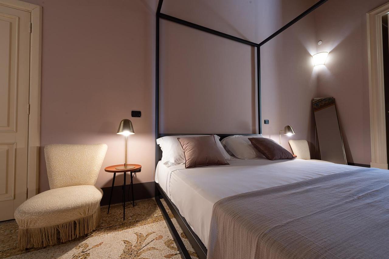 Palazzo Francesco Grassi Bed & Breakfast Aradeo Bagian luar foto