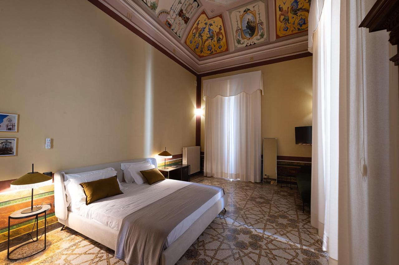 Palazzo Francesco Grassi Bed & Breakfast Aradeo Bagian luar foto