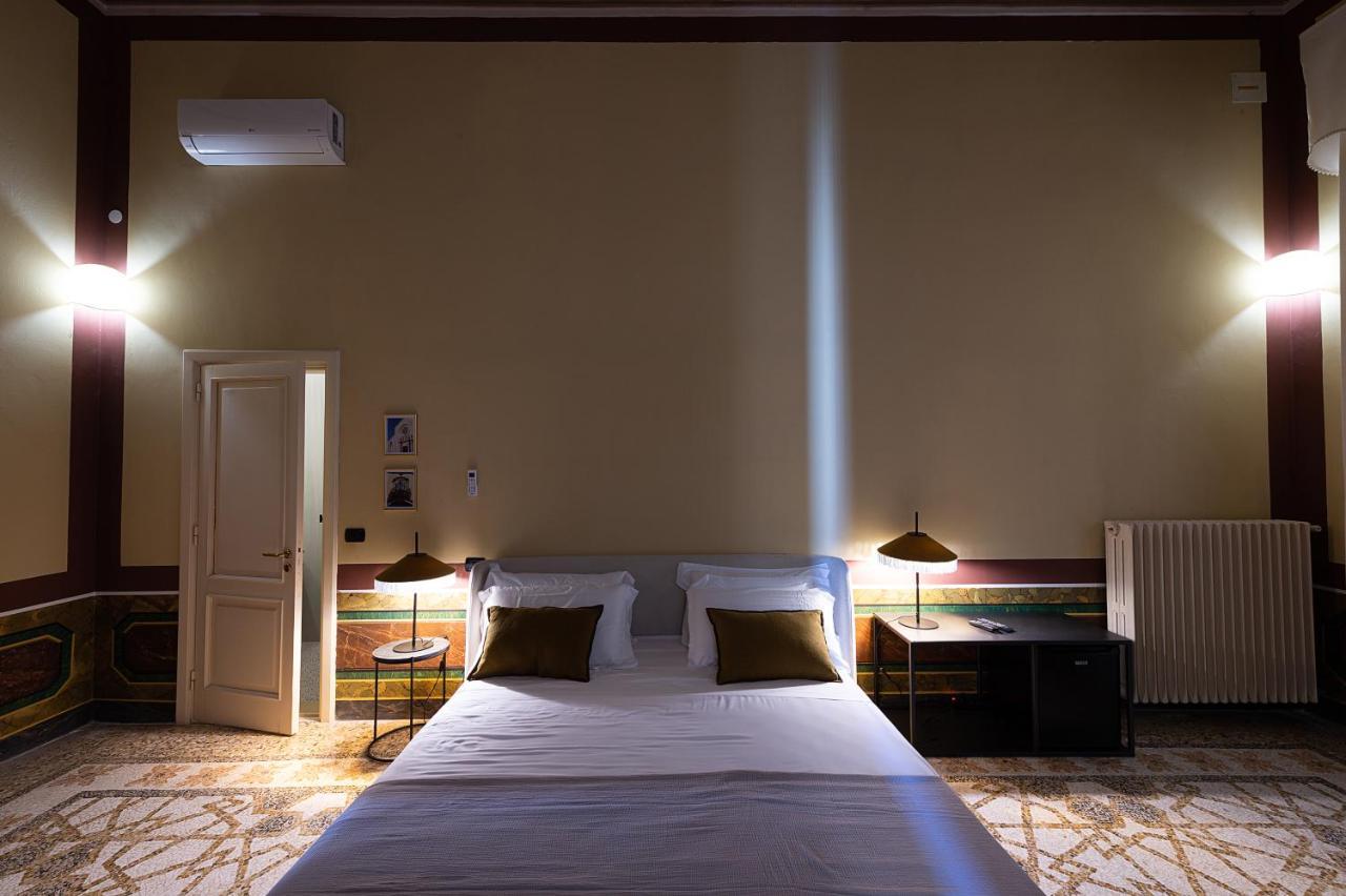 Palazzo Francesco Grassi Bed & Breakfast Aradeo Bagian luar foto