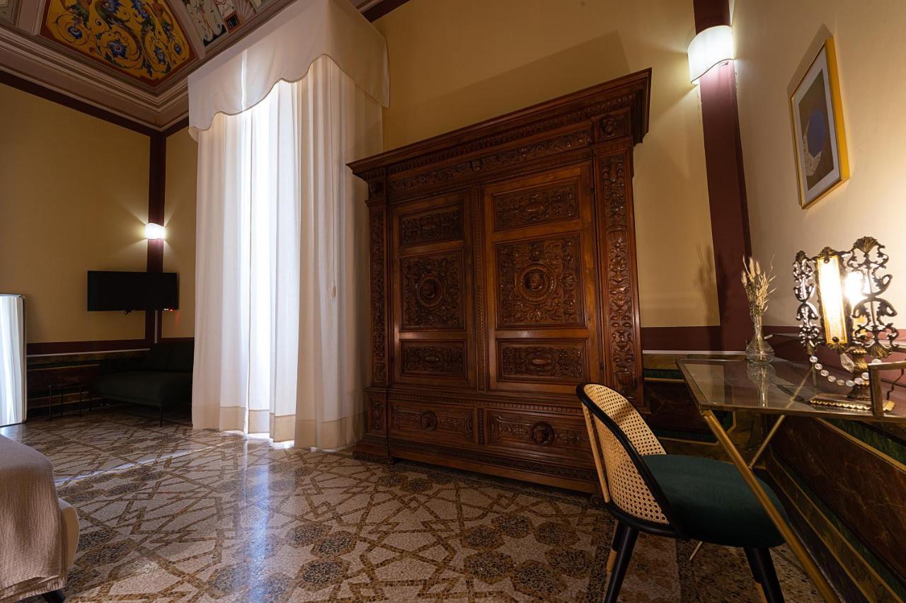 Palazzo Francesco Grassi Bed & Breakfast Aradeo Bagian luar foto
