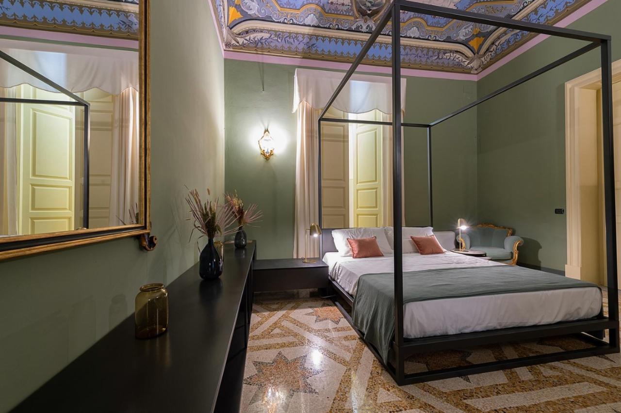 Palazzo Francesco Grassi Bed & Breakfast Aradeo Bagian luar foto
