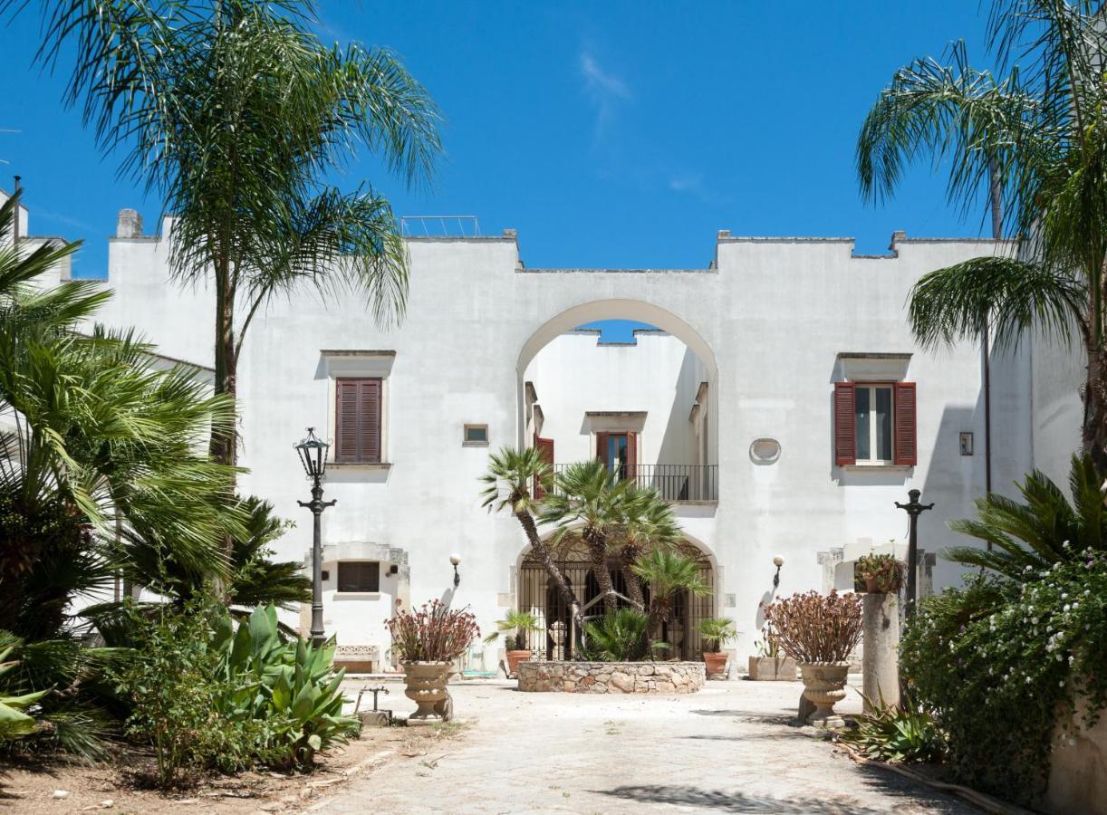 Palazzo Francesco Grassi Bed & Breakfast Aradeo Bagian luar foto