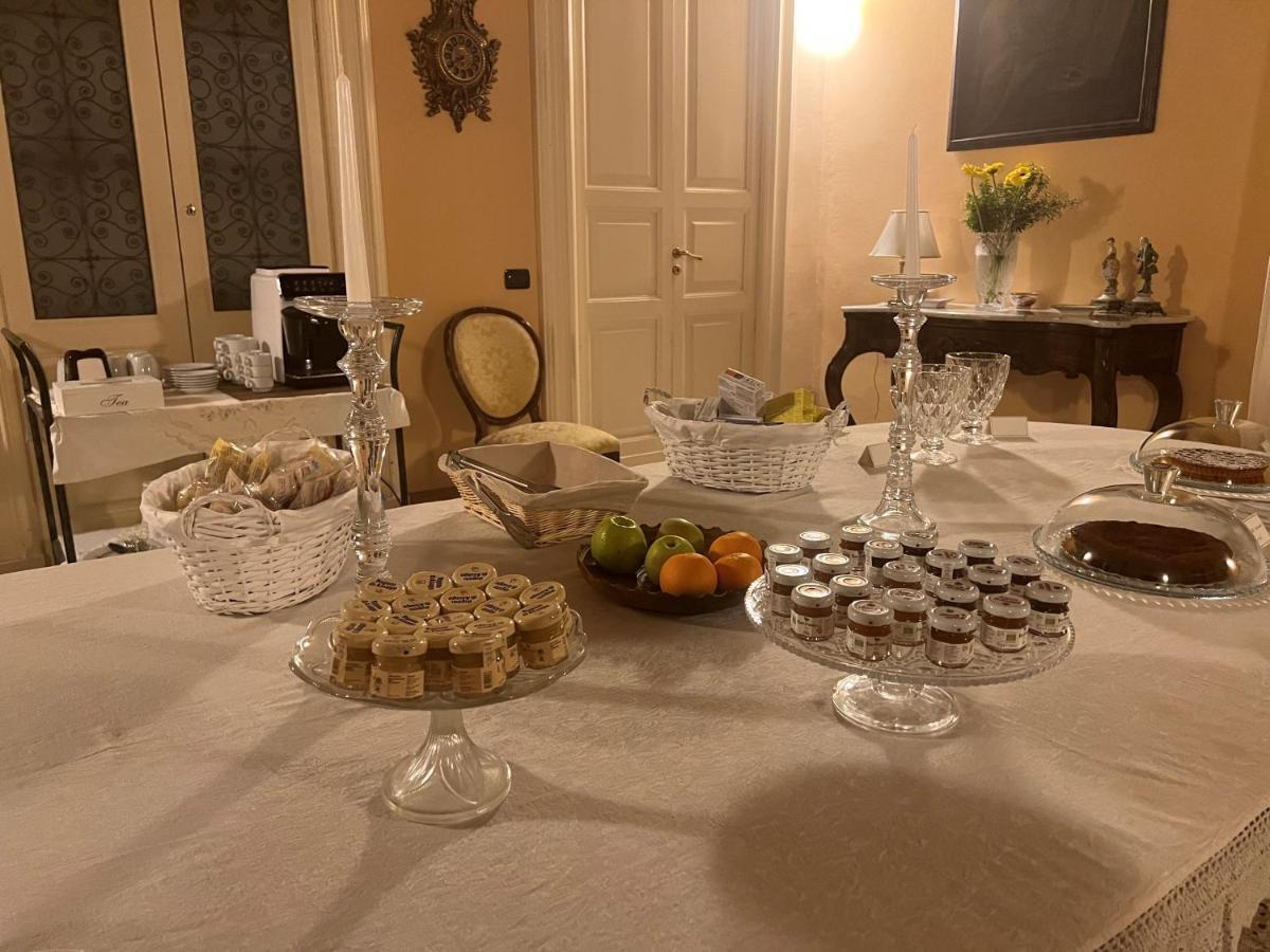 Palazzo Francesco Grassi Bed & Breakfast Aradeo Bagian luar foto